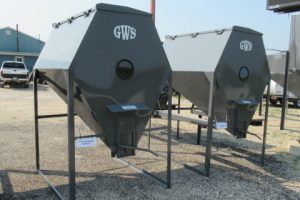 Hoge-Auctioneering_Iowa_GWS-Livestock-Feeding-Equipment_IMG_7451